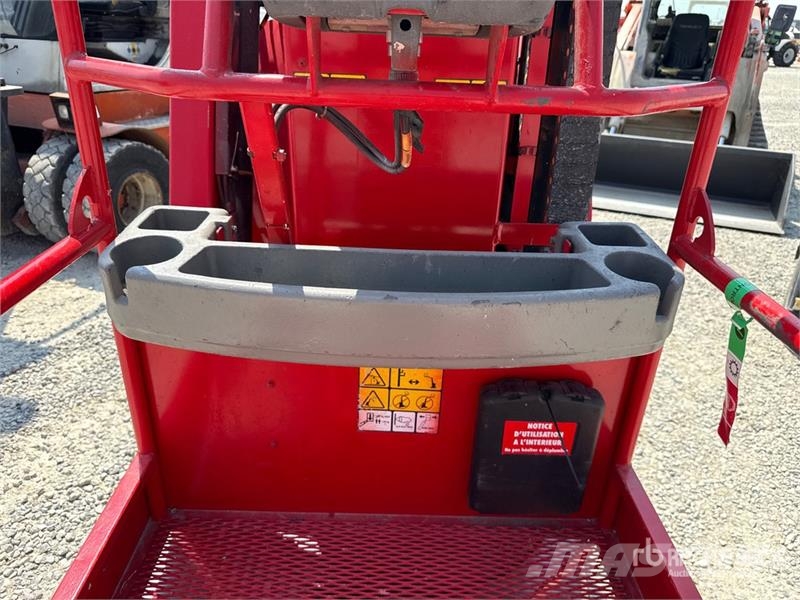 JLG Toucan 8E Vertical Mast Lift (Inoperable) رافعات السارية الرأسية