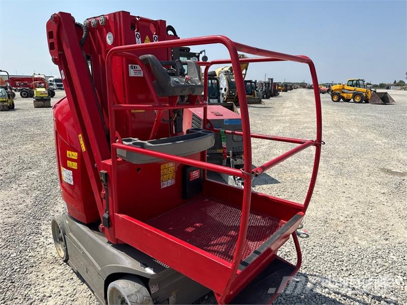 JLG Toucan 8E Vertical Mast Lift (Inoperable) رافعات السارية الرأسية