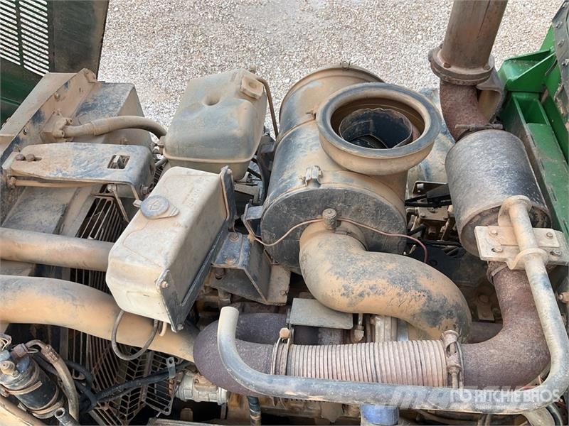 John Deere 1710D شاحنات