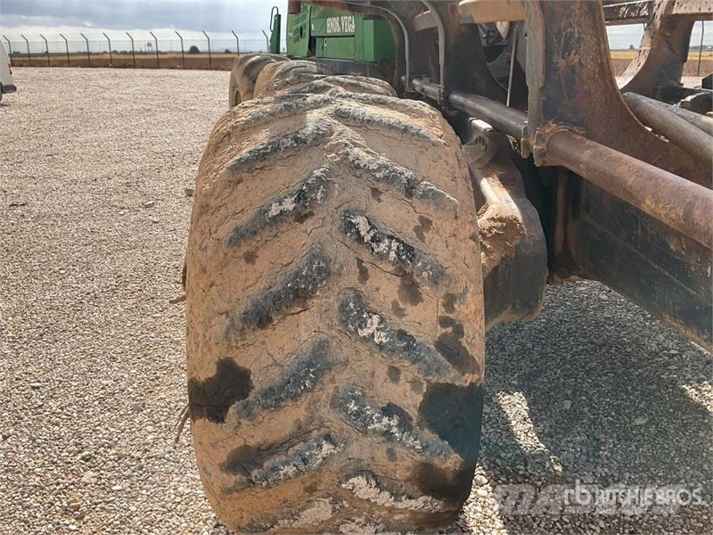 John Deere 1710D شاحنات