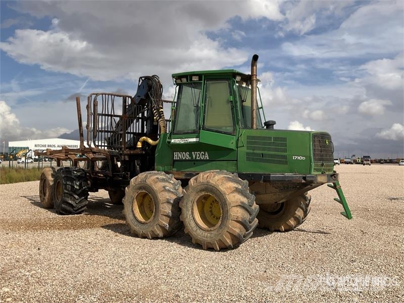 John Deere 1710D شاحنات