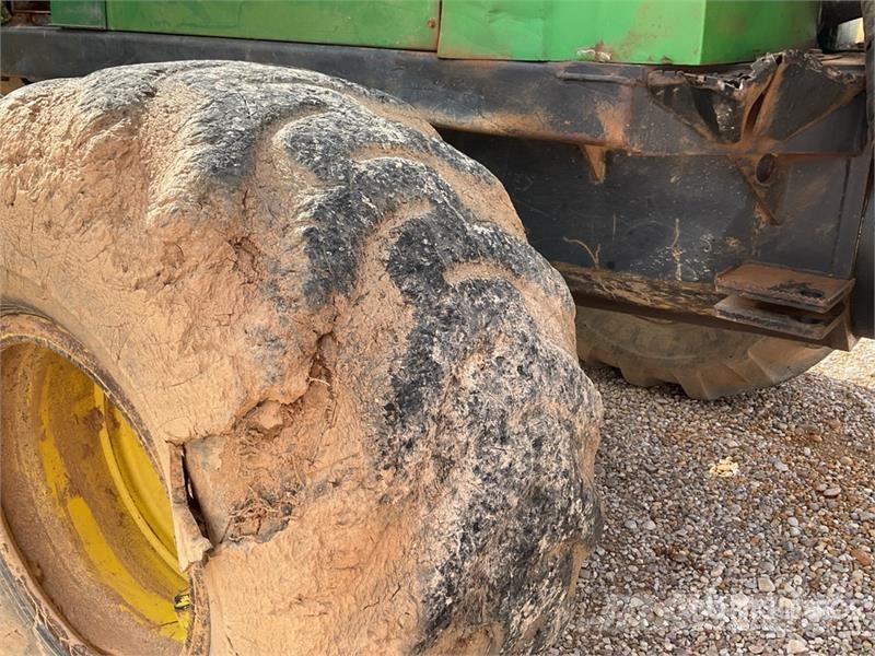 John Deere 1710D شاحنات
