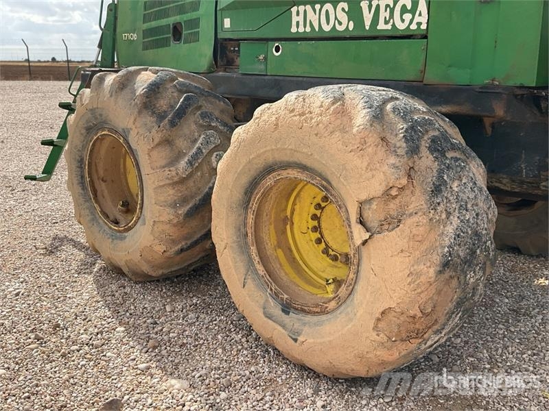 John Deere 1710D شاحنات