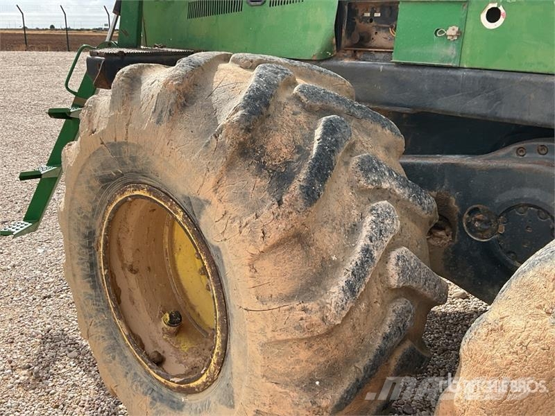 John Deere 1710D شاحنات