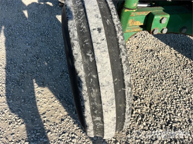 John Deere 2140 2WD Tractor Traktorer