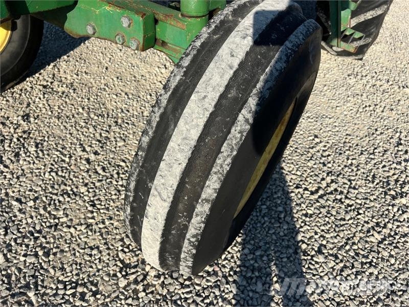 John Deere 2140 2WD Tractor Traktorer