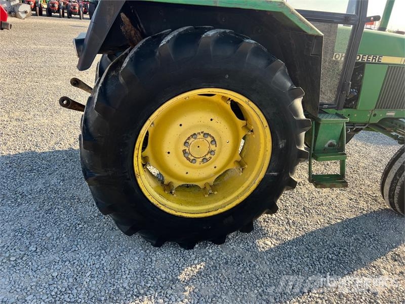 John Deere 2140 2WD Tractor Traktorer