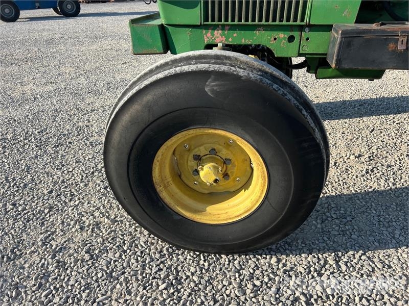 John Deere 2140 2WD Tractor Traktorer