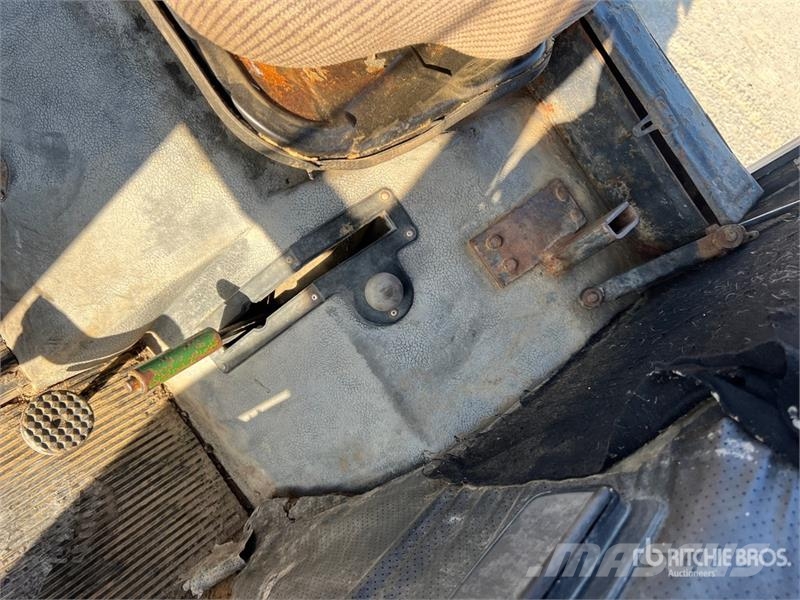 John Deere 2140 2WD Tractor Traktorer