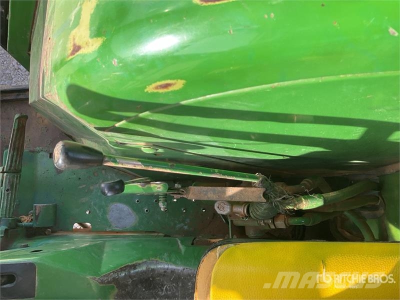 John Deere 2450SF 2WD Tractor Traktorok
