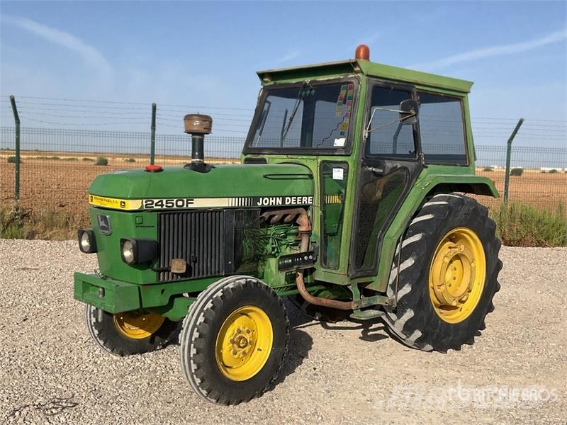 John Deere 2450SF 2WD Tractor Traktorok