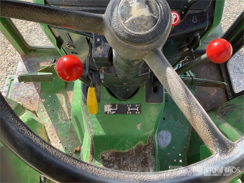 John Deere 2450SF 2WD Tractor Traktorok
