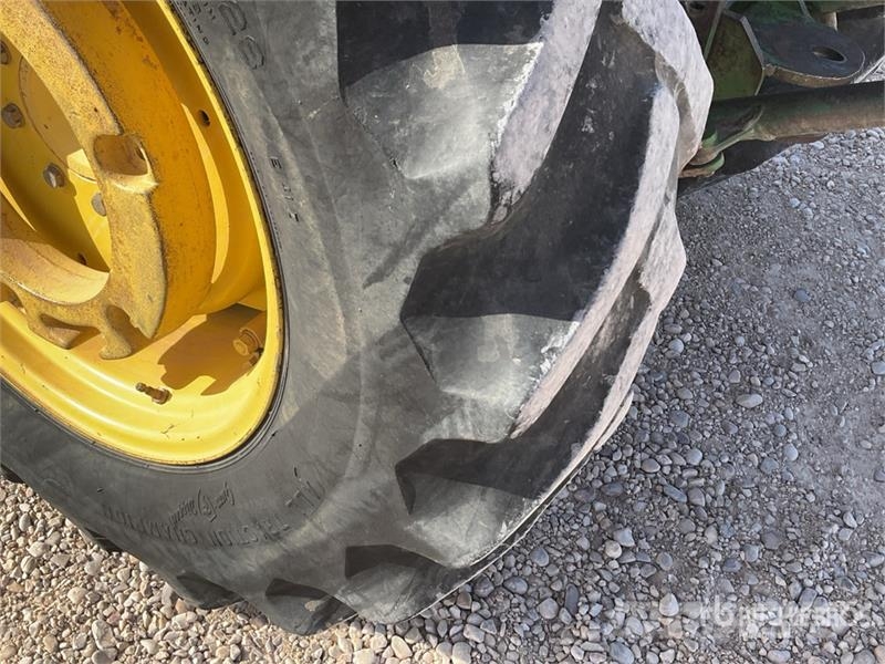 John Deere 2450SF 2WD Tractor Traktorok