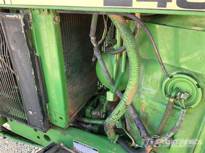 John Deere 2450SF 2WD Tractor Traktorok