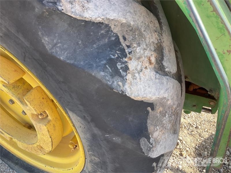 John Deere 2450SF 2WD Tractor Traktorok