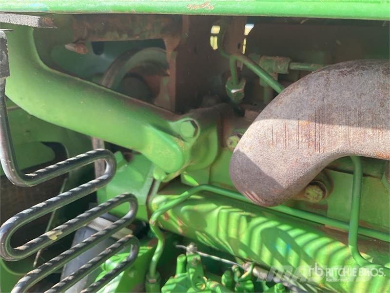 John Deere 2450SF 2WD Tractor Traktorok