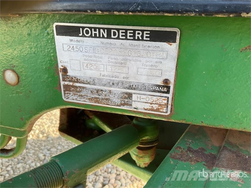 John Deere 2450SF 2WD Tractor Traktorok