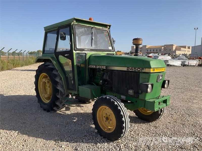 John Deere 2450SF 2WD Tractor Traktorok