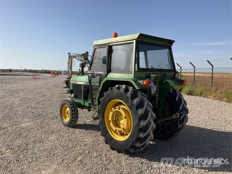 John Deere 2450SF 2WD Tractor Traktorok