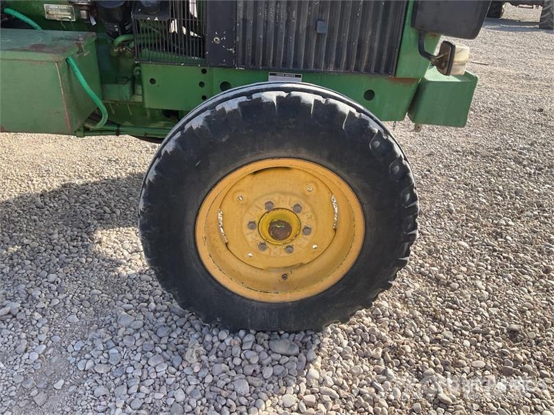 John Deere 2450SF 2WD Tractor Traktorok