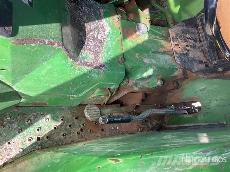 John Deere 2450SF 2WD Tractor Traktorok