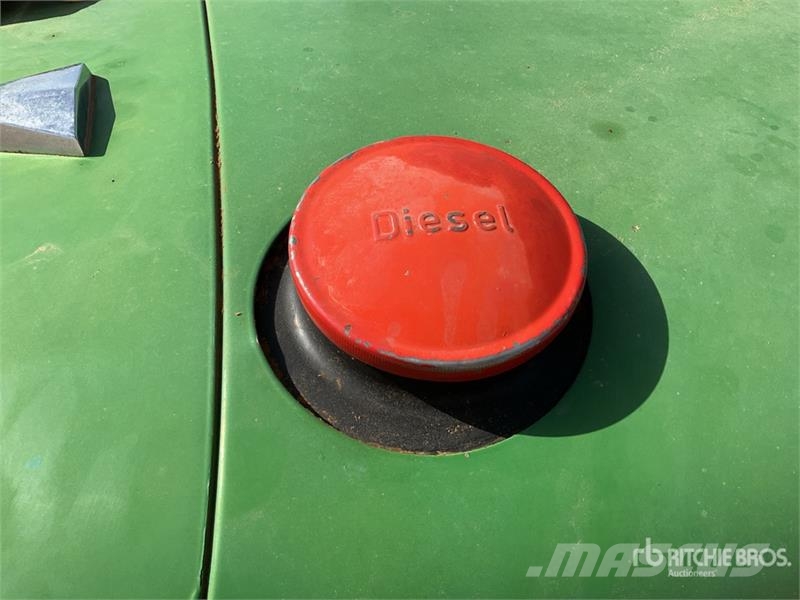 John Deere 2450SF 2WD Tractor Traktorok