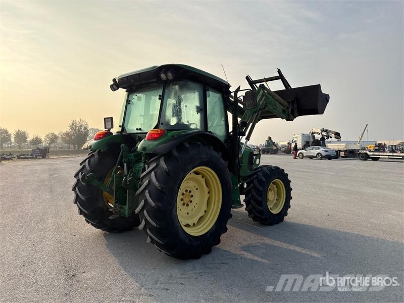John Deere 5100R 4WD Tractor Traktorer