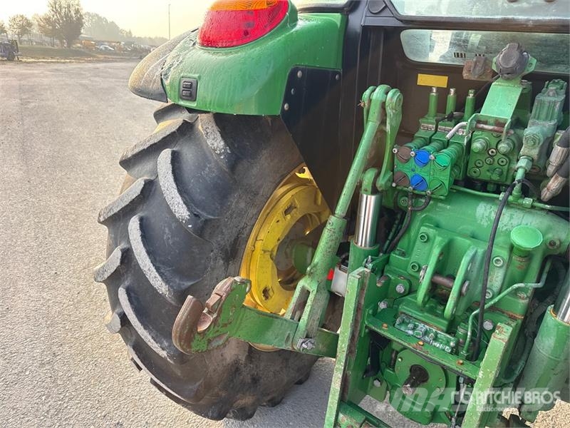 John Deere 5100R 4WD Tractor Traktorer