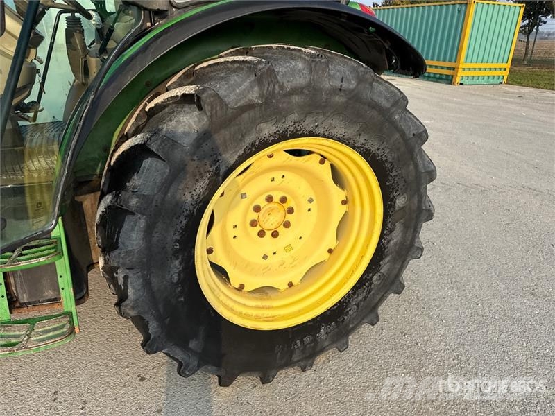 John Deere 5100R 4WD Tractor Traktorer
