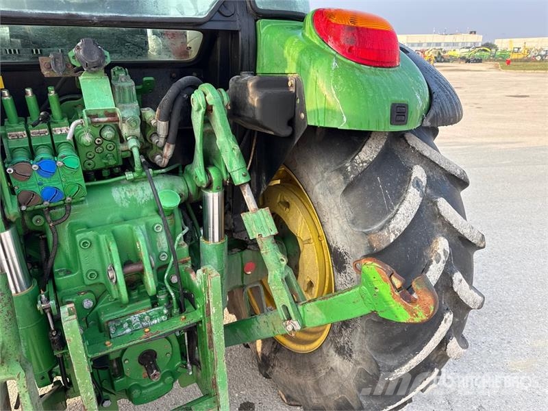 John Deere 5100R 4WD Tractor Traktorer