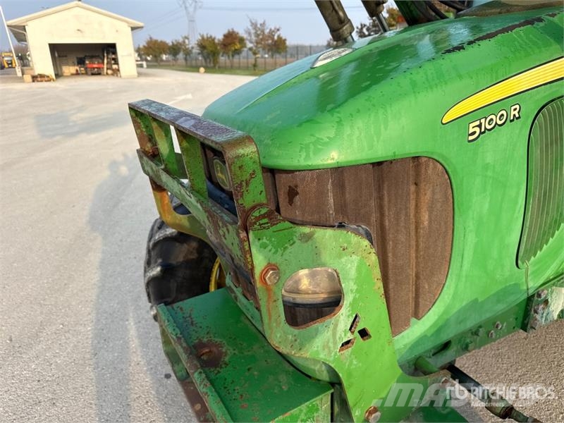 John Deere 5100R 4WD Tractor Traktorer