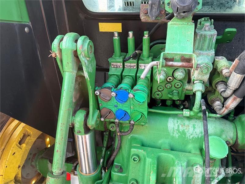 John Deere 5100R 4WD Tractor Traktorer