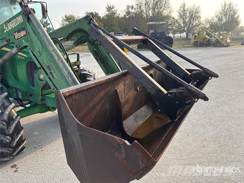 John Deere 5100R 4WD Tractor Traktorer
