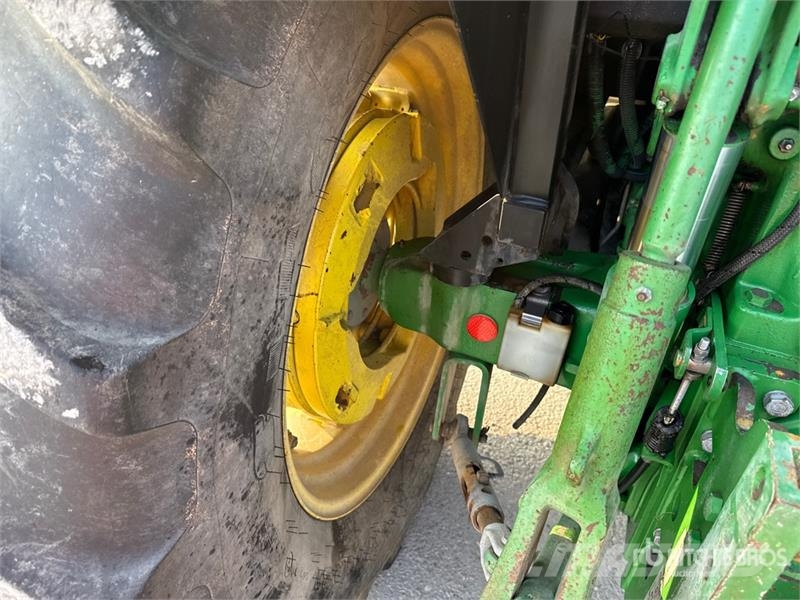 John Deere 5100R 4WD Tractor Traktorer