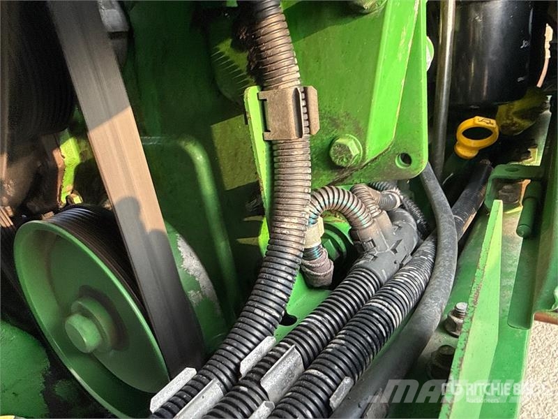 John Deere 5100R 4WD Tractor Traktorer
