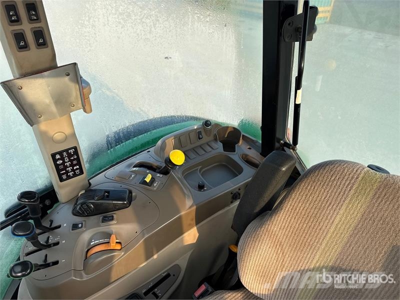 John Deere 5100R 4WD Tractor Traktorer