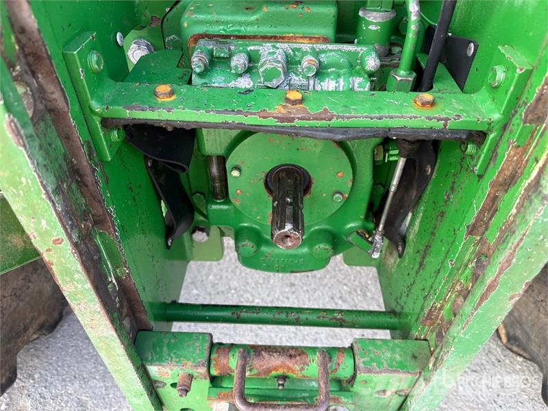 John Deere 5100R 4WD Tractor Traktorer