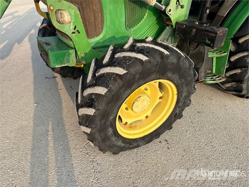 John Deere 5100R 4WD Tractor Traktorer