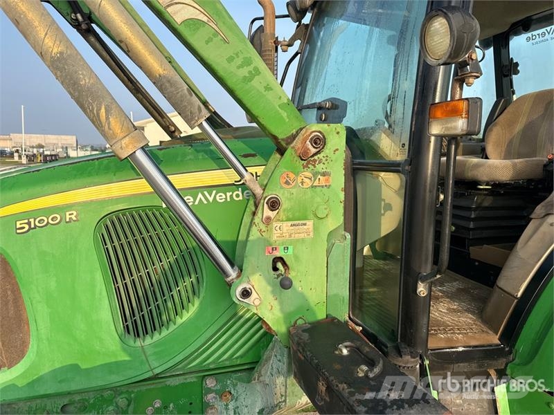 John Deere 5100R 4WD Tractor Traktorer