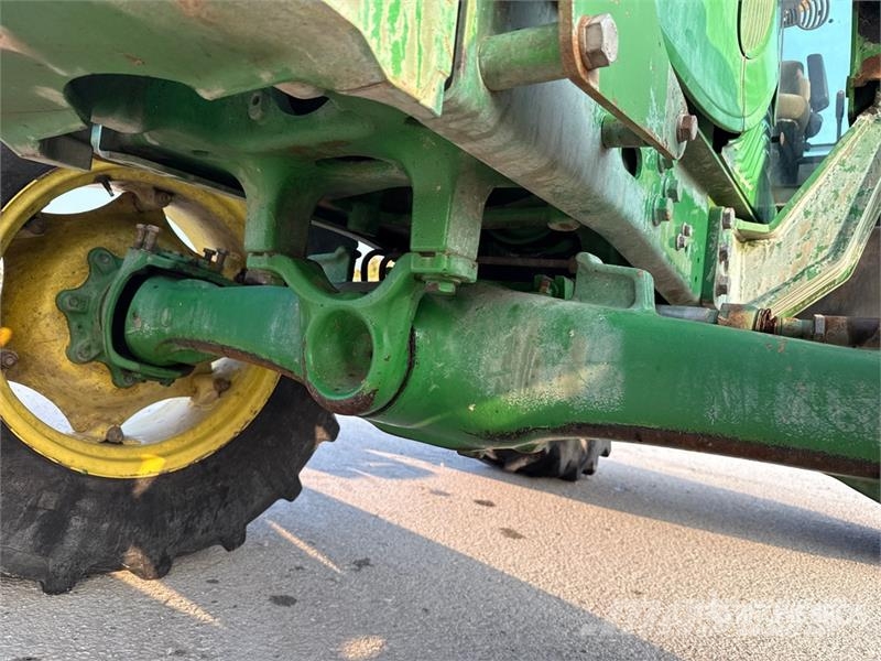 John Deere 5100R 4WD Tractor Traktorer
