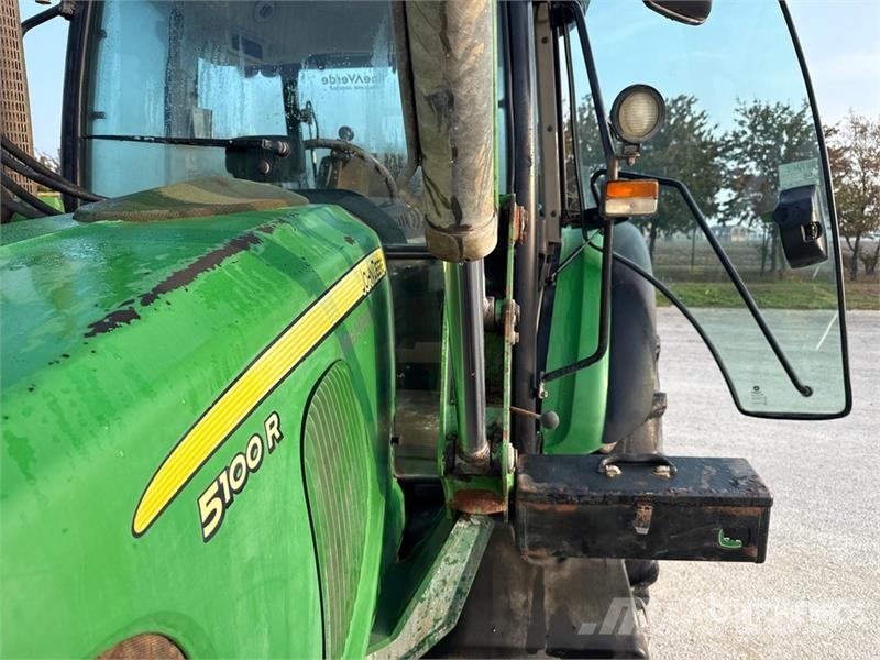 John Deere 5100R 4WD Tractor Traktorer