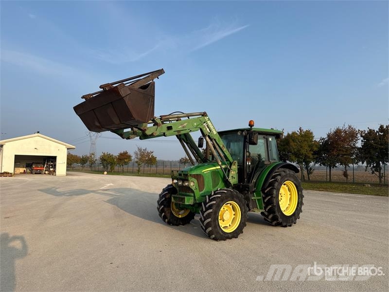 John Deere 5100R 4WD Tractor Traktorer