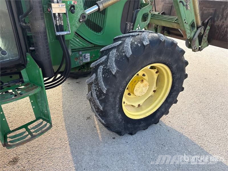John Deere 5100R 4WD Tractor Traktorer