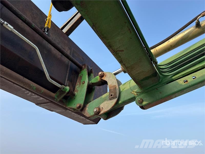 John Deere 5100R 4WD Tractor Traktorer