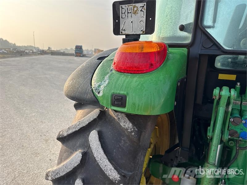 John Deere 5100R 4WD Tractor Traktorer