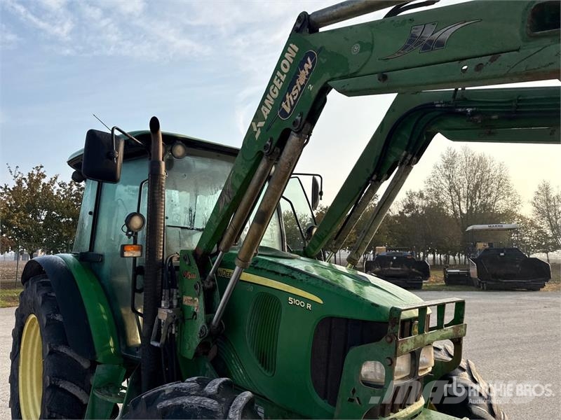 John Deere 5100R 4WD Tractor Traktorer