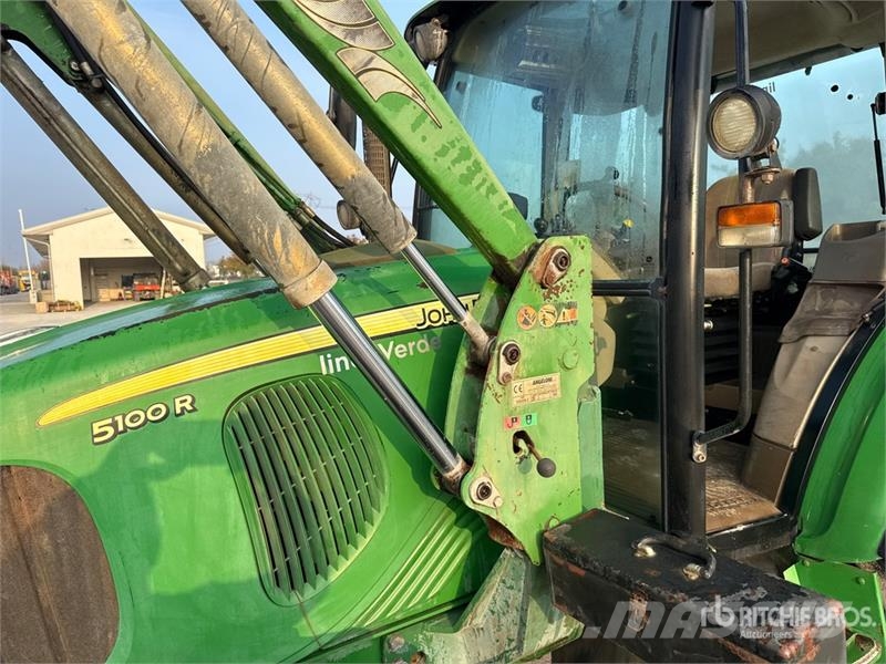 John Deere 5100R 4WD Tractor Traktorer
