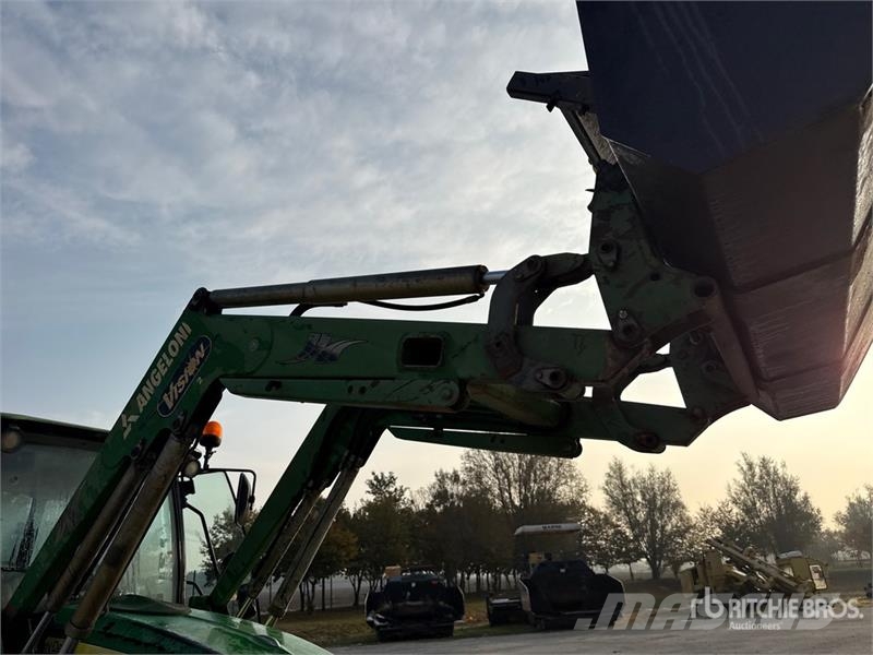 John Deere 5100R 4WD Tractor Traktorer