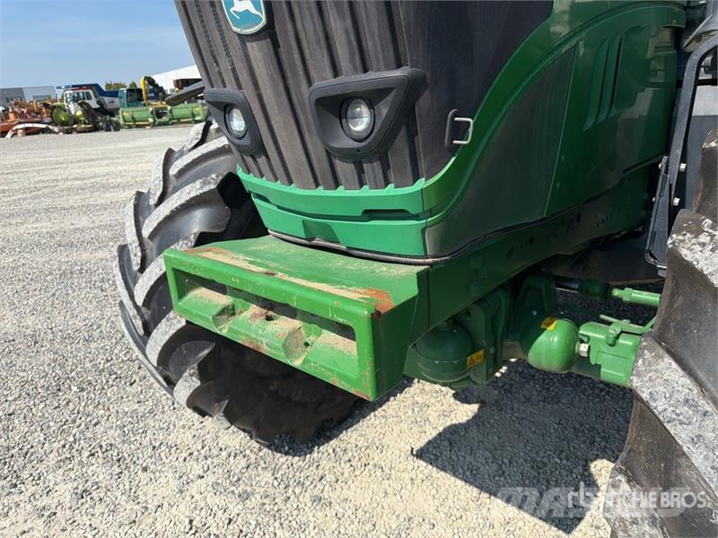 John Deere 6175R 4WD Tractor Trattori