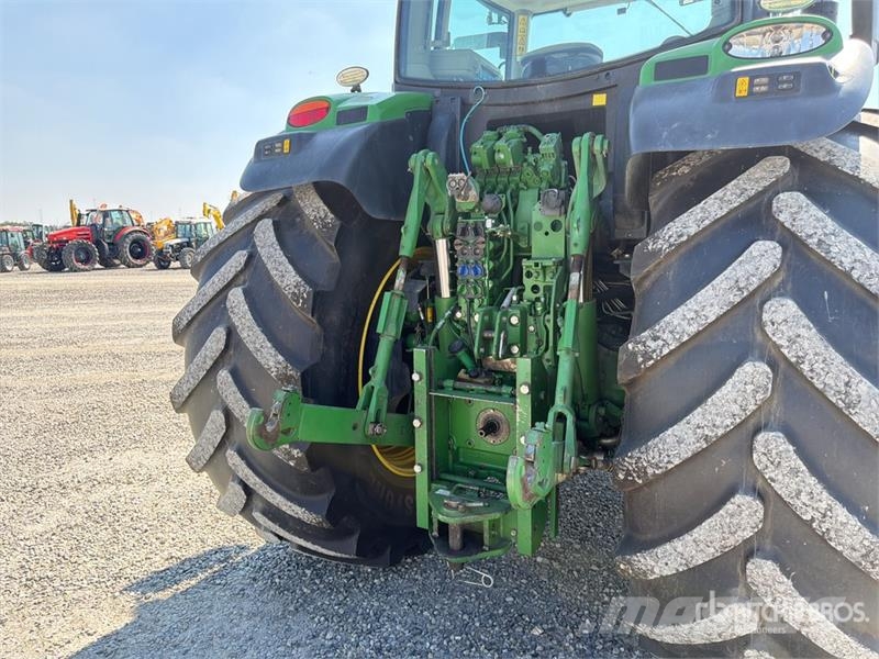 John Deere 6175R 4WD Tractor Trattori